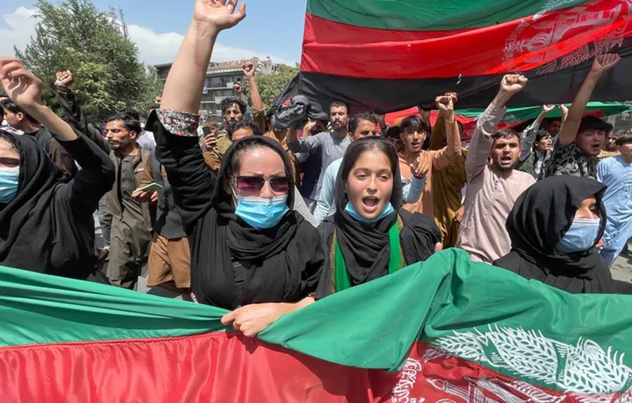 अफगानिस्तानको काबुलमा पाकिस्तानविरुद्ध नाराबाजी गर्दै जनता सडकमा