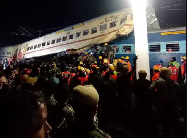 पश्चिम बङ्गालको जलपाइगुढीमा गुवाहाटी जाँदै गरेको रेल दुर्घटना, कम्तीमा सातको मृत्यु, कयौँ घाइते :: Times of Pradesh