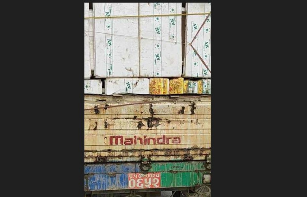 झापामा सशस्त्र र नेपाल प्रहरीको मिलेमतोमा खुलेआम तस्करी, स्थानीयले नियन्त्रणमा लिएको एक गाडी माछा प्रहरीले भगाए